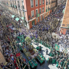 El paso de ‘La Borriquilla’ llega a la iglesia de la Vera Cruz rodeado de numeroso público.-MIGUEL Á. SANTOS (PHOTOGENIC)