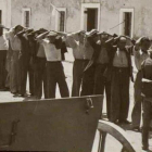 Prisioneros republicanos capturados por las tropas franquistas.-BIBLIOTECA  NACIONAL DE ESPAÑA