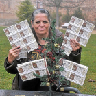 Emiliana Puertas, la lotería de San Leonardo de Yagüe que vendió el primer premio en 2012.-VALENTIN GUISANDE