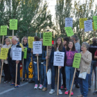 Un grupo de vecinos de Pajarillos durante la protesta.-E.M