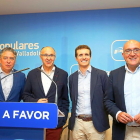 Pablo Casado junto a Tomás Burgos, Ramiro Ruiz Medrano y Jesús Julio Carnero en la Junta directiva del PP de Valladolid.-ICAL
