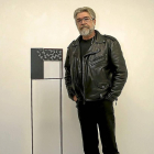 Miguel Isla, el pasado mes de febrero en la FSSM, con la escultura ‘Arquitectura de la memoria’-César Minguela