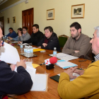 El alcalde, Jesús Elvira, preside un pleno en el qu e se debatió sobre la simbología franquista.-E. M.