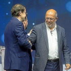 Alfonso Fernández Mañueco y Francisco Igea se saludan, en una imagen de archivo, al término del debate electoral.-ICAL
