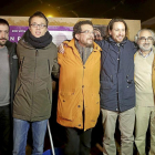 lñigo Errejón, Javier Iglesias y Pablo Iglesias, con los candidatos de Zamora, ayer en Villaralbo.-El Mundo