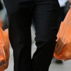 En agosto de este año, Uruguay promulgó la ley sobre el uso sustentable de bolsas plásticas. /-EL PERIÓDICO