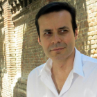 El escritor berciano Carlos Fidalgo, presenta su novela 'La Sombra Blanca'-ICAL
