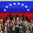 El presidente de la Asamblea Nacional, Julio Borges, durante el anuncio de un referéndum para frenar la asamblea constituyente de Maduro.-MIGUEL GUTIERREZ / EFE