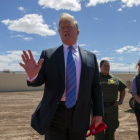Trump condenó el aumento colosal en la llegada de indocumentados a la zona limítrofe.-AP