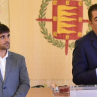 Juan Alfonso Gálvez, este viernes en la rueda de prensa del concejal Alberto Gutiérrez Alberca sobre el descuento de los bonos.-E. M.