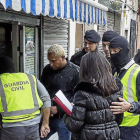 La Policía registra el bar Midas en la operación de 2015.-M.Á.SANTOS