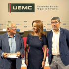 Fernando Jáuregui, Silvia Clemente y Pablo Lago, antes del debate ‘Vivencias relacionadas con el vino, la política, la vida y el periodismo’.-ICAL