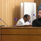 Dos de los acusados antes del comienzo del la primera sesión del juicio-M. Á. SANTOS