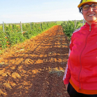 Nuria Álvarez en su su explotación de zarzamora de Almendra (Zamora).-EL MUNDO
