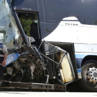 Un fallecido en una colisión entre un autobús y un turismo en la N-120 a la altura de Hospital de Órbigo (León).-ICAL