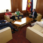 El alcalde de León, Antonio Silván, se reúne con el secretario provincial de UGT, Manuel Mallo-Ical