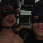Batman y Catwoman listos para la fiesta.-