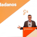 El secretario general de Cs, José Manuel Villegas, durante la rueda de prensa que ha ofrecido este martes en la sede del partido, en Madrid, tras la primera reunión del Comité Nacional de Negociación de Gobiernos.-EFE/ CHEMA MOYA