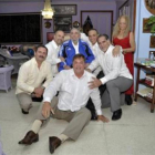 Fidel Castro posa con 'Los Cinco'.-Foto: AGENCIAS