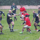 El ex presidente colegial Tito Candau, en el centro de la imagen, en el torneo de veteranos.-J. M. LOSTAU