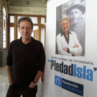 El fotógrafo madrileño Chema Madoz antes de recibir el V Premio Nacional de Fotografía Piedad Isla-Efe