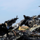 Restos del avión de Malaysia Airlines que fue derribado en Ucrania.-