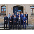 Presidentes y diputados provinciales de Soria, Guadalajara, Teruel, Burgos, Alicante, Zaragoza y Castellón, ayer en Soria.-HDS