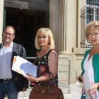 El coordinador provincial de Ciudadanos, Juan Cruz Vidal, la portavoz de Ciudadanos del Ayuntamiento de Venta de Baños, Milagros Bodero y la miembro de Ciudadanos,Rosa María Camino.-ICAL