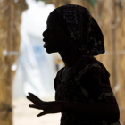Una chica nigeriana de 15 años en un campamento del norte del país.-KAREL PRINSLOO