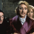Gene Wilder, entre Marty Feldman y Teri Garr, en 'El jovencito Frankenstein'.-