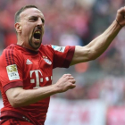 Ribéry celebra con rabia el gran gol ante el Eintracht de Fráncfort.-AFP / CHRISTOF STACHE