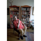 El escritor Ignacio Merino en su casa de Valladolid.-PABLO REQUEJO (PHOTOGENIC)