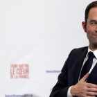 Benoit Hamon tras conocer los primeros resultados que le han dado la victoria en las primarias del Partido Socialista francés-REUTERS
