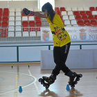 Una patinadora durante una prueba de Speed Slalom.-EL MUNDO