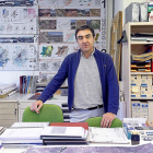 El leonés Javier Pérez Gil en las instalaciones de la Escuela de Arquitectura de la Universidad de Valladolid.-J. M. LOSTAU
