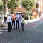 El alcalde de Valladolid, Óscar Puente, visita el barrio de La Rondilla junto con representantes de la Asociación Vecinal Rondilla para comprobar la evolución de la obra. - ICAL