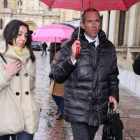 La condenada Raquel Gago acude a la Audiencia Provincial de León acompañada por su letrado-ICAL