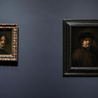 Los autorretratos de Velázquez (izquierda) y Rembrandt, expuestos en el Rijksmuseum, codo a codo.-OLIVIER MIDDENDORP