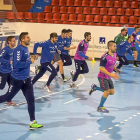 La plantilla del Recoletas Atlético Valladolid, ayr en el reinicio de los entrenamientos.-MIGUEL ÁNGEL SANTOS