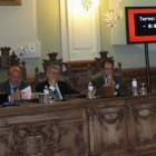 León de la Riva y Manuel Sánchez en la mesa de presidencia del pleno-Europa Press