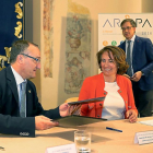 María Josefa García Cirac y Daniel Miguel firman un convenio para convocar el Premio Internacional de Patrimonio.-ICAL