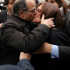 Jordi Turull se despide de su esposa antes de entrar en el Supremo, el pasado 23 de marzo.-JOSE LUIS ROCA