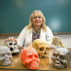La profesora Mercedes Martínez en la Facultad de Medicina de la Universidad de Valladolid.-PHOTOGENIC