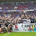 El Silverstorm El Salvador posa en el cesped del Zorrilla como campeón de Copa con el Rey Felipe VI como testigo de excepción.-J. M. LOSTAU