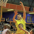 Stota Gelazonia en un partido de la pasada temporada con la camiseta del Virgen de la Concha.-J.I. Fernnández