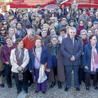 Foto de familia de las más de 150 féminas que conmemoraron ayer en Medina de Rioseco el Día de la Mujer acompañadas de Artemio Domínguez-J.M.Lostau