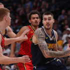 Juancho, rodeado de rivales-