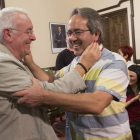 Cayo Lara felicita a Francisco Guarido tras el pleno de constitución de la corporación municipal del ayuntamiento de Zamora.-Ical