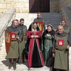 La Reina Juana I sale de su palacio escoltada por su guardia para visitar el mercado medieval.-DIEGO RAYACES