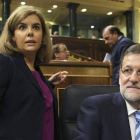 El presidente del Gobierno, Mariano Rajoy y la vicepresidenta, Soraya Sáenz de Santamaría, durante el pleno que celebra hoy el Congreso de los Diputados.-Foto: EFE / BALLESTEROS